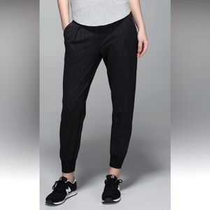 Lululemon embossed snakeskin black drawstring elastic waist activewear workout